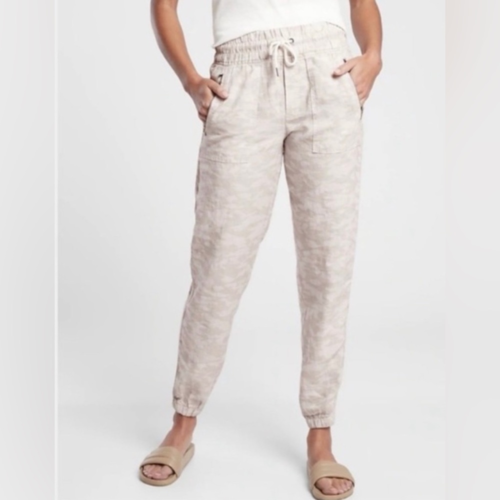 NWOT Athleta Women’s Brooklyn Camouflage Stretch Jogger Size 18.
